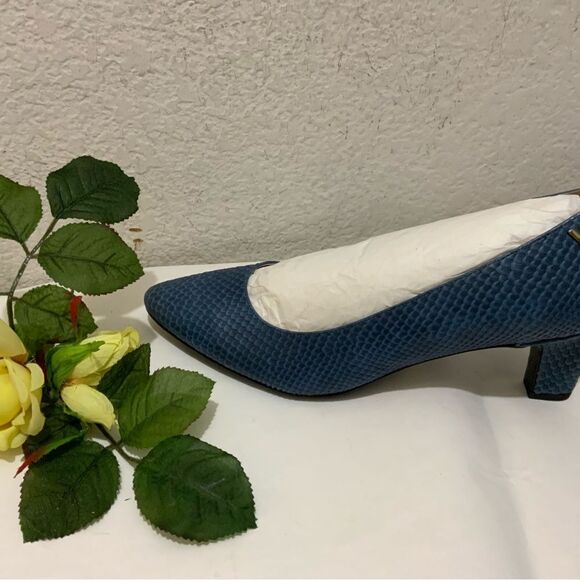 NWOT Vionic Mia Madison Blue Leather Snake Heels Size 9/41 - Picture 1 of 16